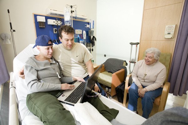 Each treatment bay in the bed area is equipped with a flat-screen TV, a VCR, a DVD/CD player, and internet access.