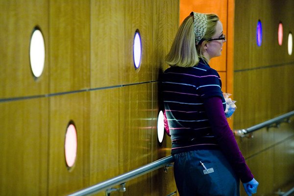 With constantly changing light patterns, the environment of the Pediatric Day Hospital varies from one minute to the next.