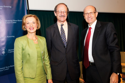 Convocation keynote speakers Elizabeth Nabel and Gary Nabel with Memorial Sloan-Kettering President Harold Varmus.