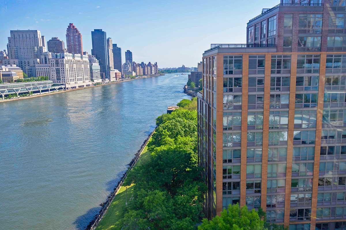 East River view from Roosevelt Island tram