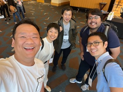 Postdoc Siting Gan and colleagues at a recent conference