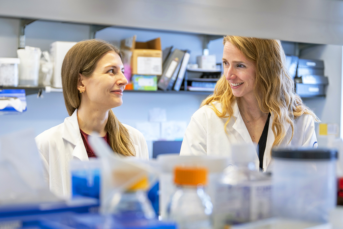 Julia Brenner and Lydia Finley in the lab
