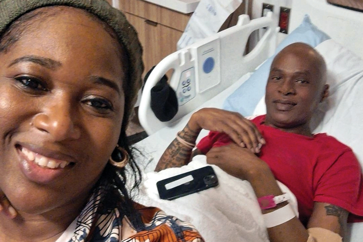 A selfie of Keisha and Mortel. Mortel is in a hospital bed