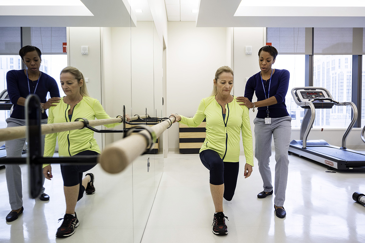 An MSK rehabilitation specialist helps a patient with physical therapy in the gym.