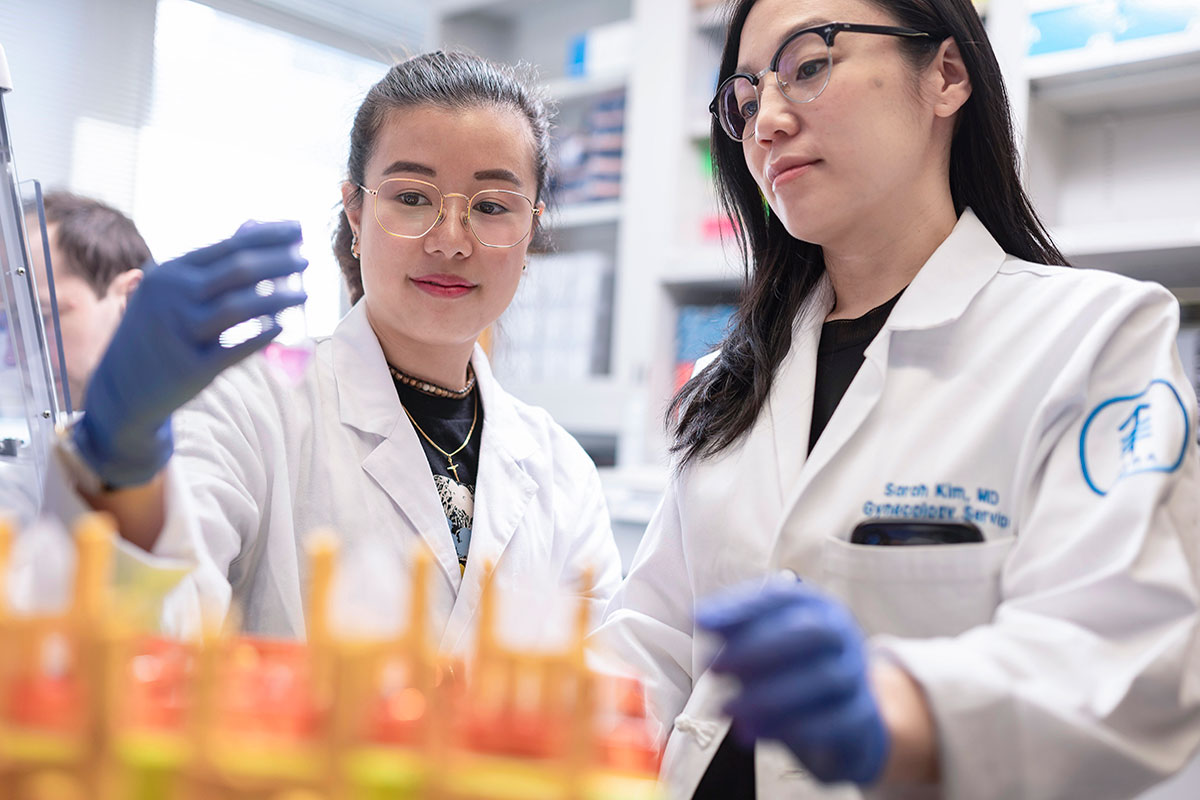 Two women working in a MSK lab