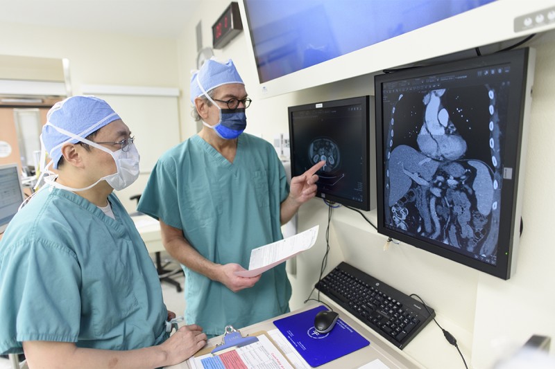 Urologic surgeon Joel Sheinfeld (right) and other MSK testicular cancer experts use the latest treatments. Most people treated for testicular cancer at MSK are eligible to join a diagnostic clinical trial. 