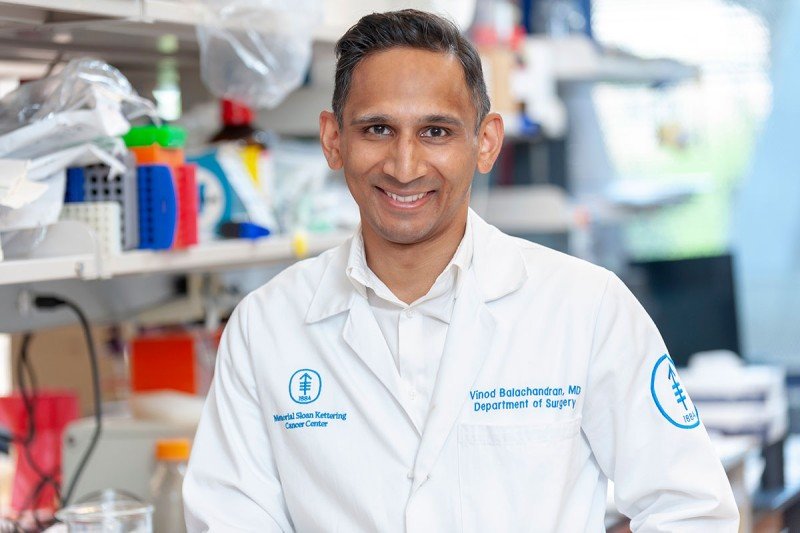 Surgeon-scientist Vinod Balachandran in the laboratory