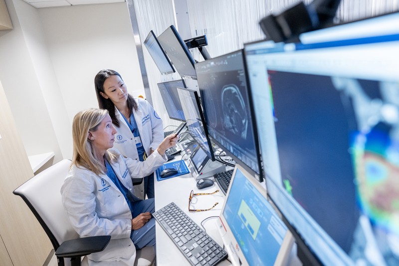Dr. Suzanne Wolden (Pediatric Radiation Oncologist) discusses a pediatrics case with resident Dr. Helen Zhang. 