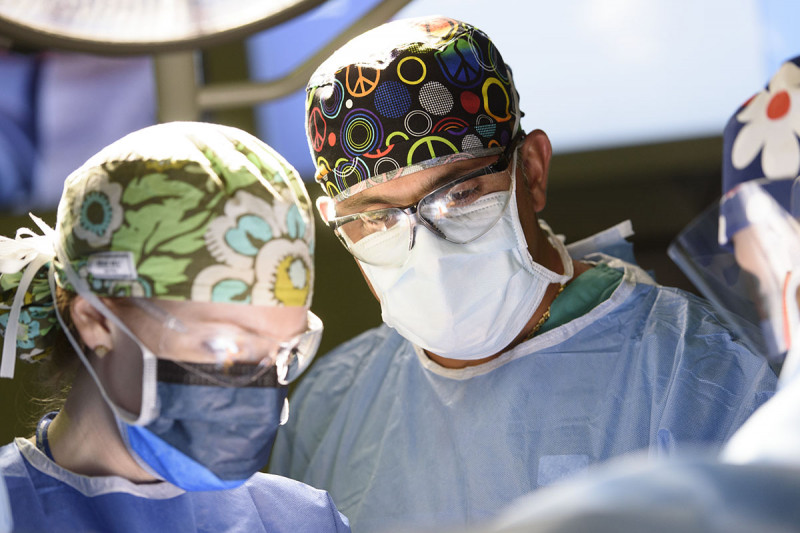 Surgeon Mario Leitao in the operating room