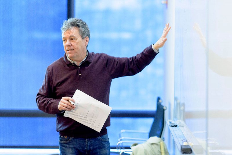 Cancer biologist Scott Lowe at a white board