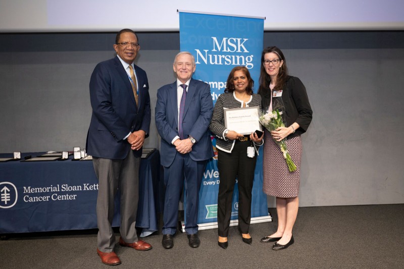 Top leadership of MSK and a leading benefactor bestow an award as part of the 2023 Robbins Family Awards for Nursing Excellence. 