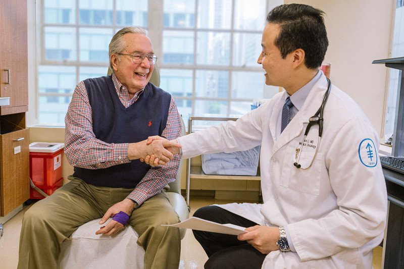 Albert Kuchler discussing his treatment results with MSK oncologist Bob Li at a recent clinic visit.