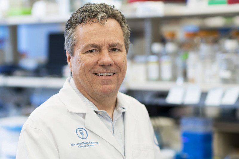 Cancer biologist Scott Lowe