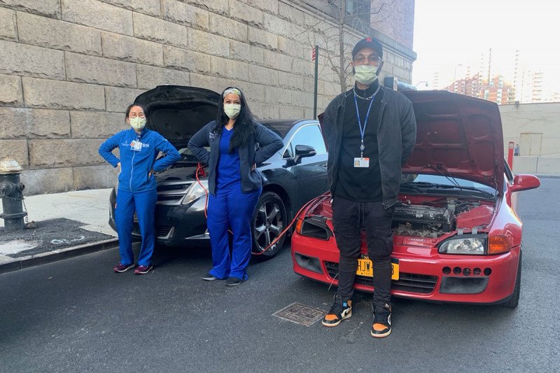 #MSKHealthcareHeroes really can do it all. The team from the David H. Koch Center for Cancer Care at Memorial Sloan Kettering Cancer Center sprung into action and helped a patient who was having some car trouble.