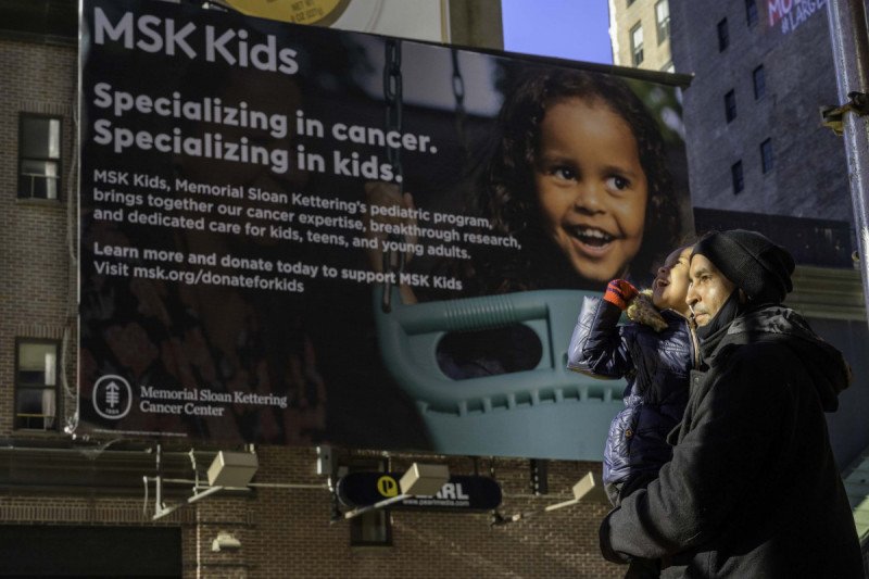 MSK Kid, Rihanna, and her family visit New York City to see her billboard.