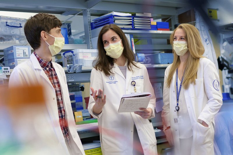 Dr. Jessica Wilcox, MD (Chief Fellow, Class of 2021), and her mentor Dr. Adrienne Boire, MD PhD, discussing their first-in-human clinical trial in development for patients with leptomeningeal metastases.