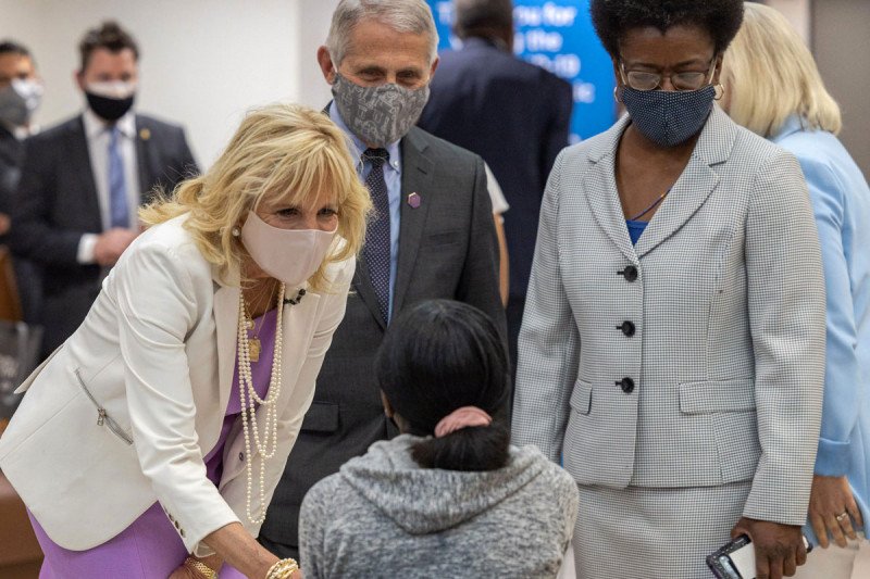 Dr. Jill Biden shaking hands with a woman as Anthony Fauci and another woman look on