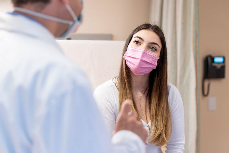 A young woman visiting a doctor at MSK