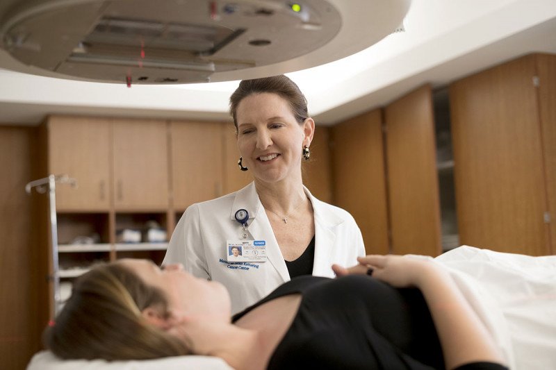 Doctor and patient at MSK’s Multidisciplinary Brain Metastasis Clinic