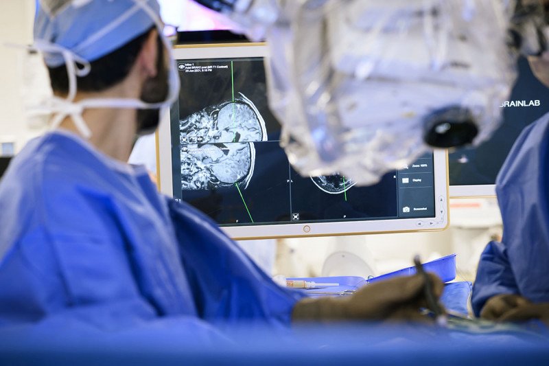 The timing and order of treatment modalities to address brain metastases is complex. MSK’s multidisciplinary brain metastasis experts create a customized treatment plan for each patient, ensuring multimodality treatments are delivered in the best order, as quickly as possible, for the greatest benefits.