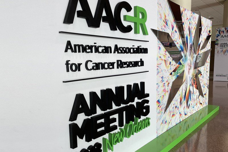 A sign welcomes attendees to the AACR meeting in New Orleans.