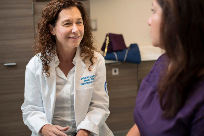 Breast cancer surgeon, Deborah Capko, speaking with patient at MSK Basking Ridge.