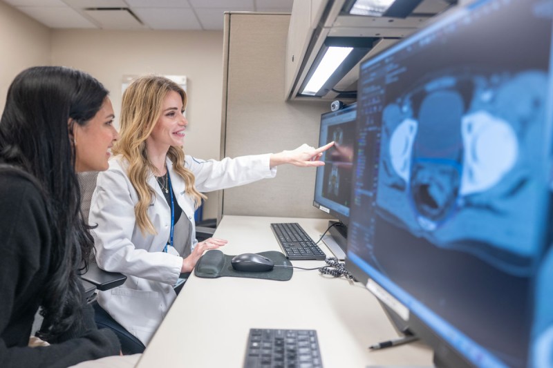 Dedicated clinical training: Attending physician and Associate Program Director Dr. Diana Roth O'Brien mentors PGY-4 resident Dr. Revathi Ravella.