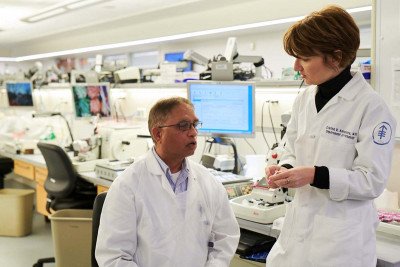 Sarcoma pathologist Cristina Antonescu consults with histotechnologist Noel Solanki