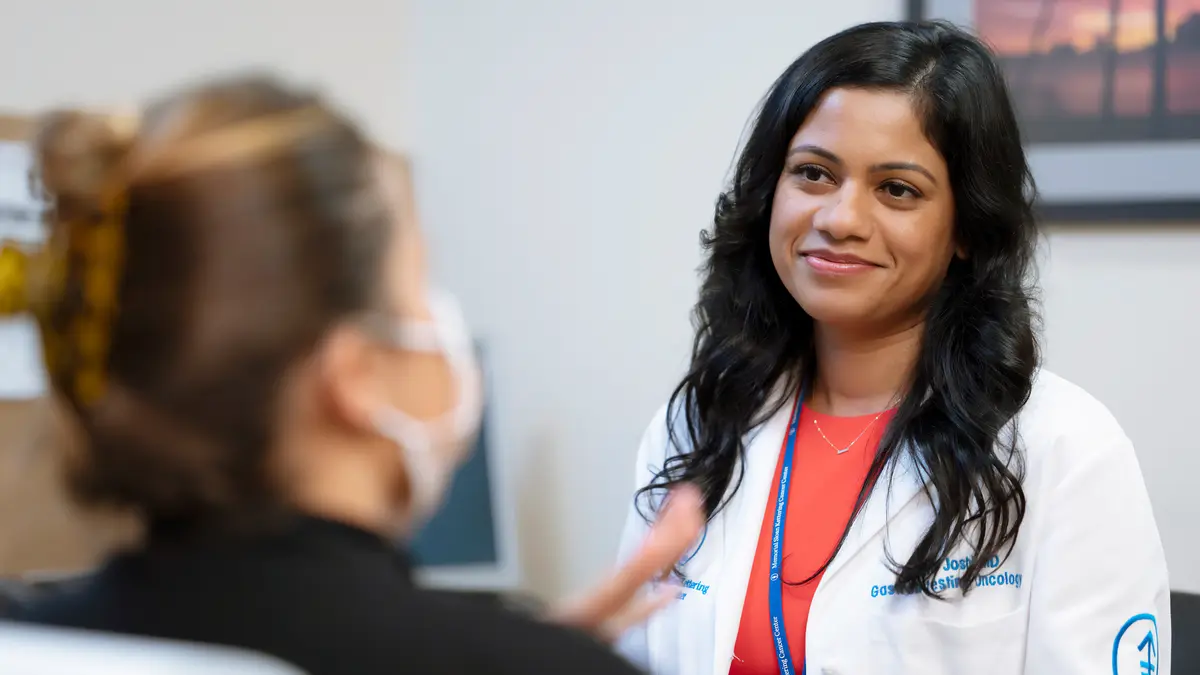 Gastrointestinal medical oncologist Dr. Smita Joshi, who sees patients in New York City and New Jersey, talks with a patient. 