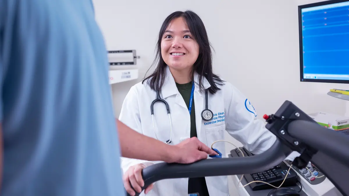 Exercise physiologist Olivia Chan works with an MSK patient using exercise equipment.
