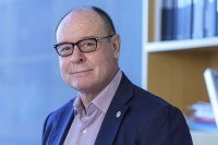 Luis Parada in his lab