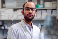 MD-PhD Candidate Brandon Cuevas in an MSK lab