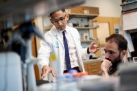 Vinod Balachandran, MD and Research Associate Luis A. Rojas, PhD in the Balachandran Lab.