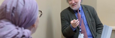 MSK psychiatrist William Breitbart speaking to a patient