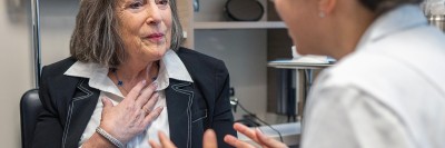 Head and neck surgeon Dr. Jennifer Cracchiolo talks with a patient in an MSK exam room.