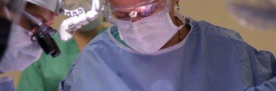 MSK neurosurgeon Vivian Tabar performs awake surgery for a patient with glioma