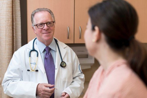 Memorial Sloan Kettering medical oncologist Andrew Seidman discusses treatment options with a breast cancer patient.